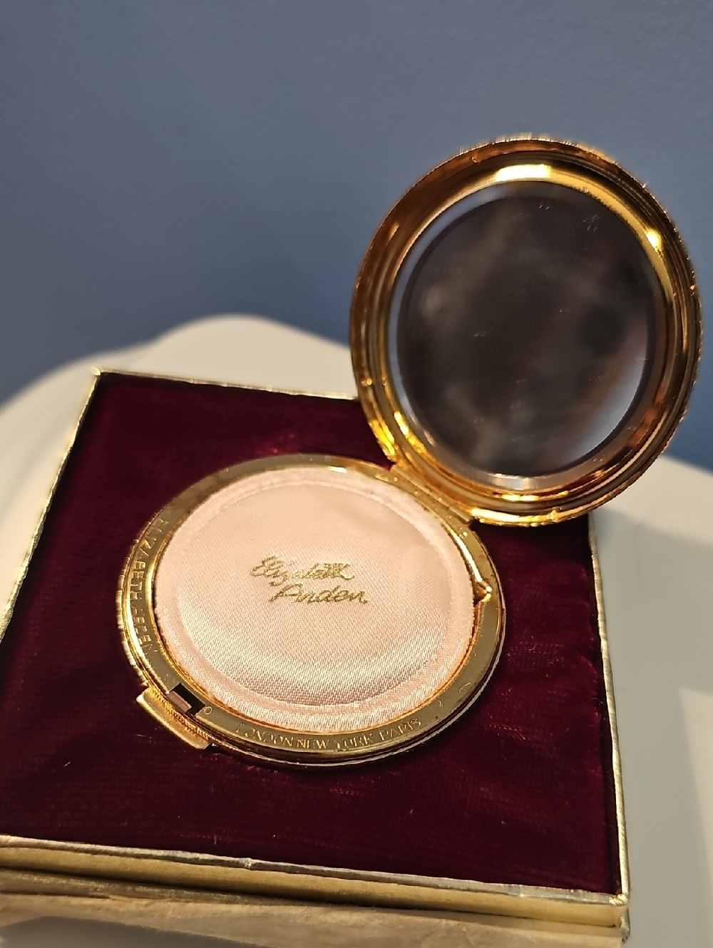 Elizabeth Arden Gold Compact with Soft Pink Powder